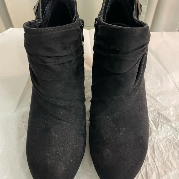 NEW without tags Laura Ashley Booties size 7 - Picture 1 of 4